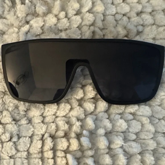 Black Oversized Sunglasses - Picture 1 of 5